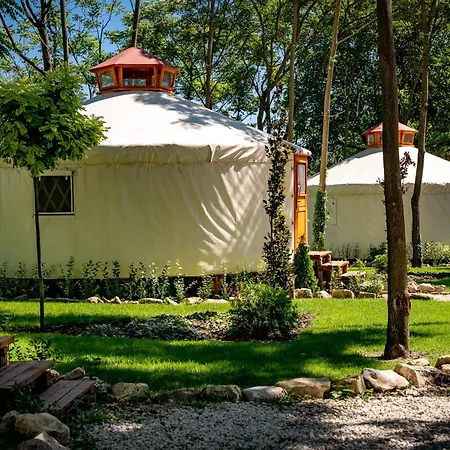 Campingplads юртов лагер наедно